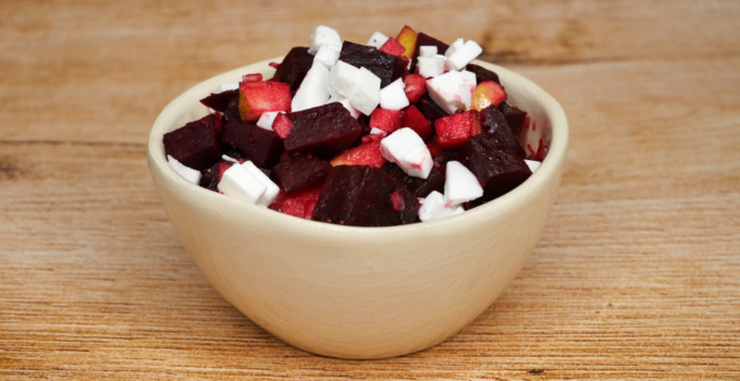 Rote Bete Salat mit Apfel eine vegane Vorspeise Himmel &amp; Erde
