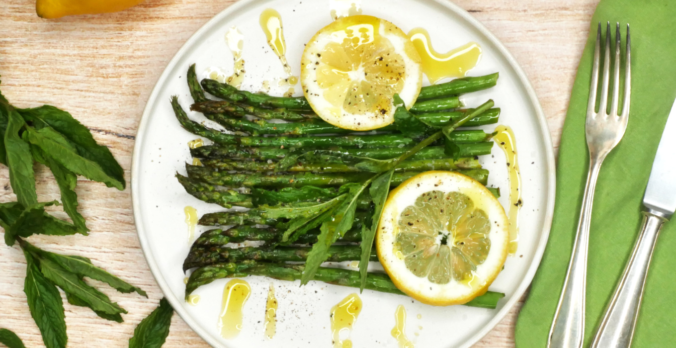 Vegane Vorspeise mit Grünem Spargel, Minze und Zitrone